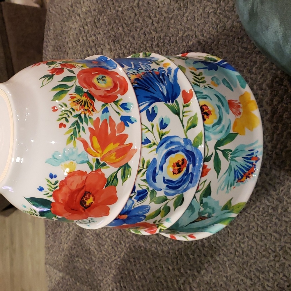 Set of 3 Pioneer Woman Nesting Bowls and Lids - Picture 2 of 5